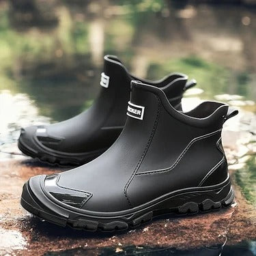 Rugged Grip Comfort for Wet Outdoor Conditions