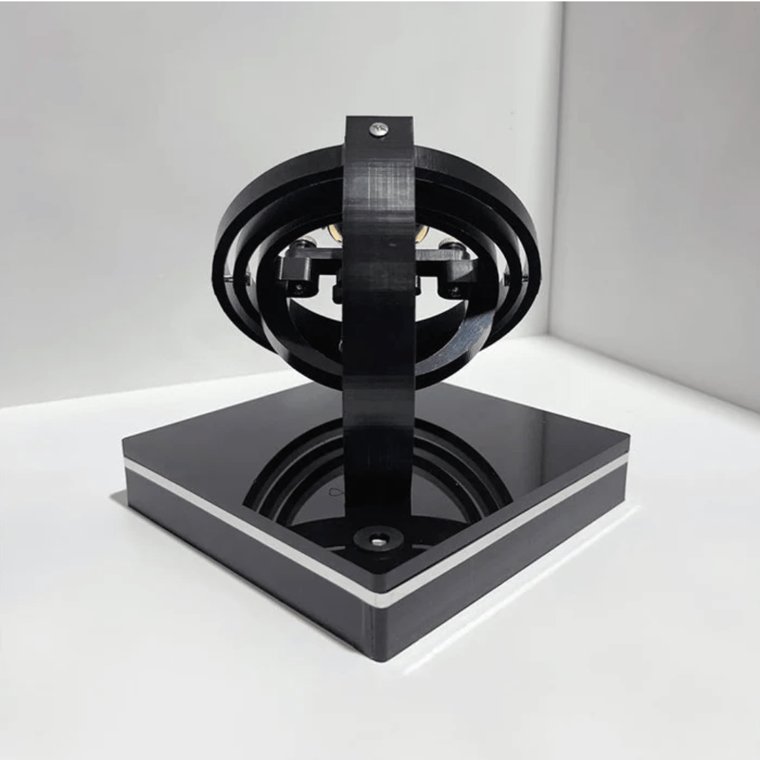 LUXWINDER – Automatic Watch Winder Box Quiet Motor Display Case
