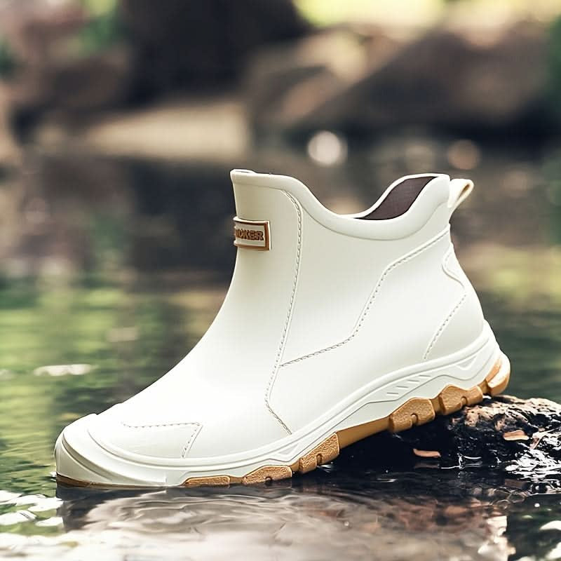 Rugged Grip Comfort for Wet Outdoor Conditions