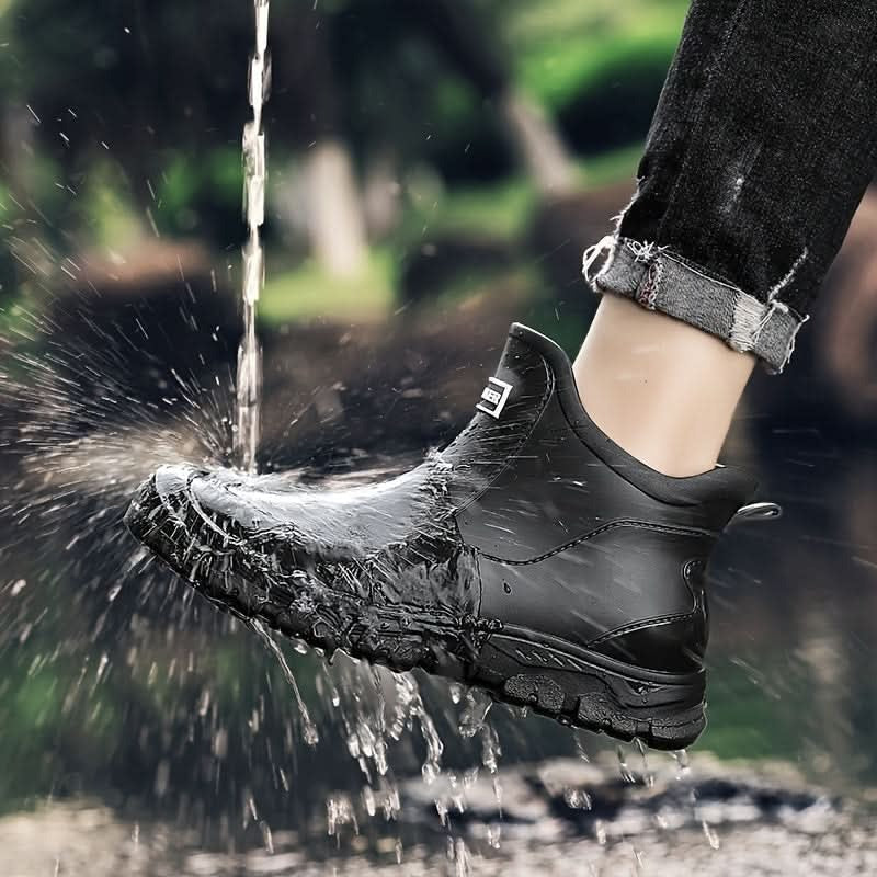 Rugged Grip Comfort for Wet Outdoor Conditions